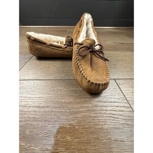 UGG Australia Women's Dakota Moccasin Slipper Rubber Outsole Size 8 Cozy Wool